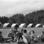 Najmlajši taborniki iz cele Slovenije ob Šobčevem bajerju na Bledu. 1963, foto: Marjan Ciglič, hrani: MNZS