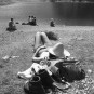 Počitek ob Krnskem jezeru. 1989, foto: Nace Bizilj, hrani: MNZS